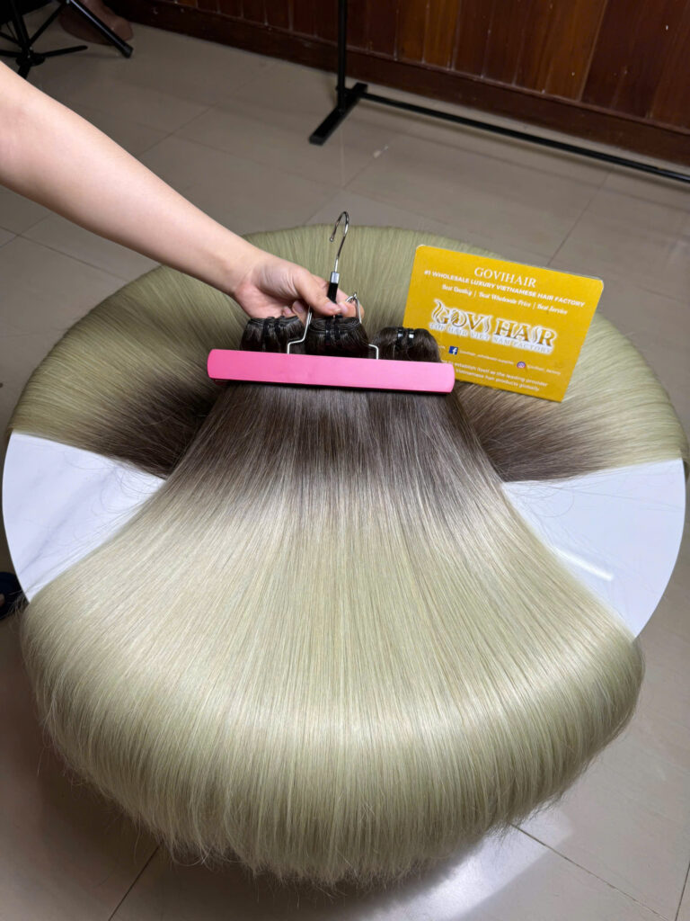 Machine Weft Hair Extensions Ombre Blonde Color