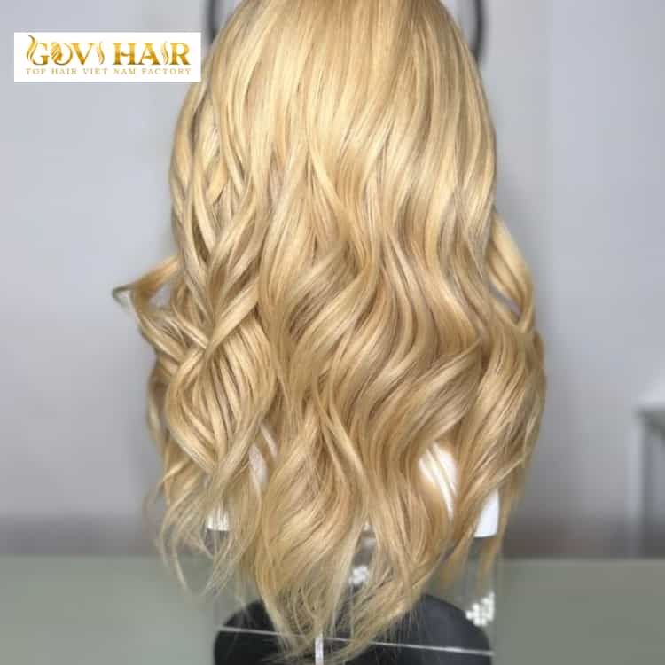 A natural-looking wig for everyday wear