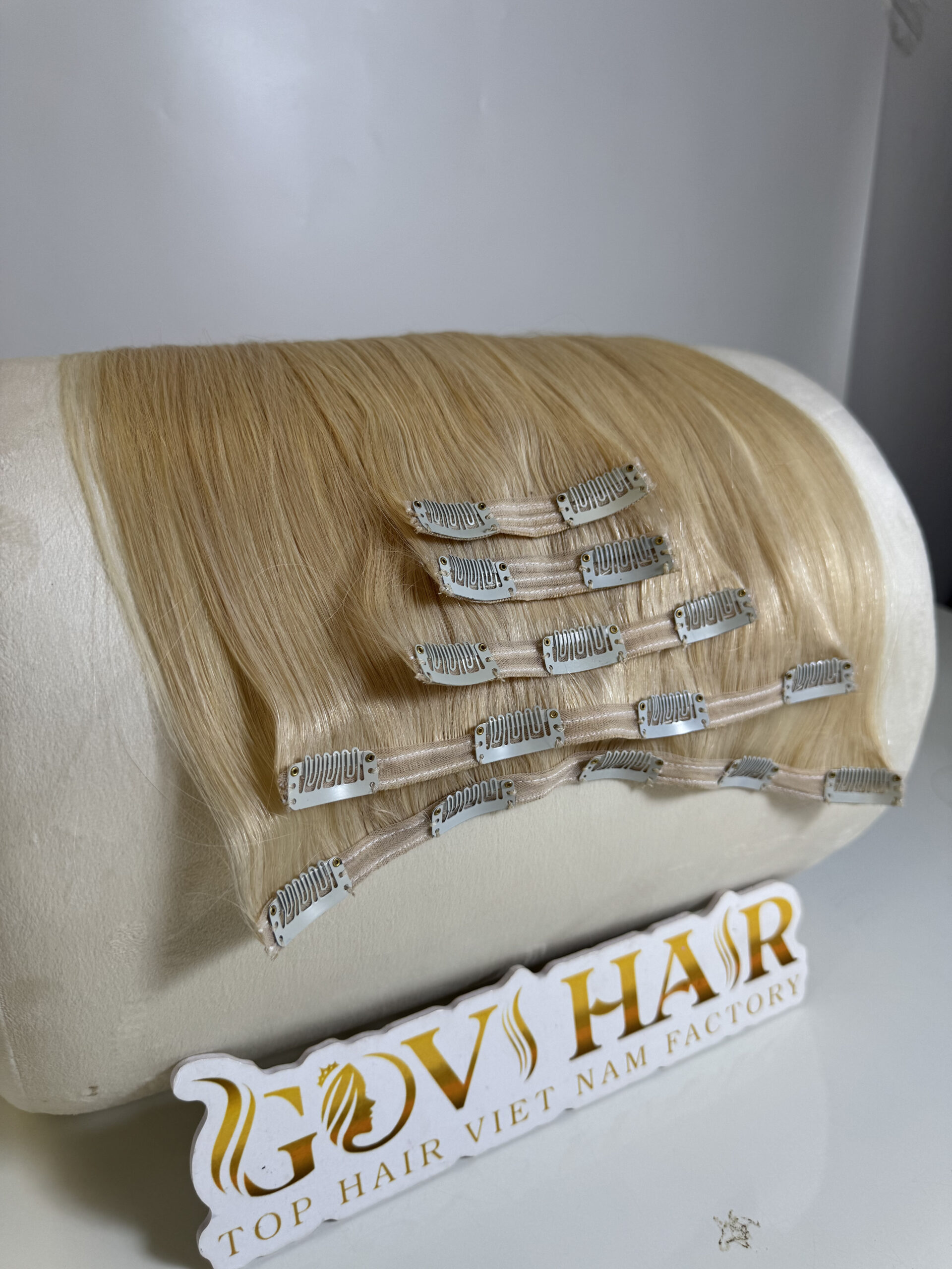 20 Inch Straight #60 Blonde Color Seamless Clip In Hair Extensions 5 Piece Set 4 #60 Platinum Blonde Seamless Clip In Hair Extensions