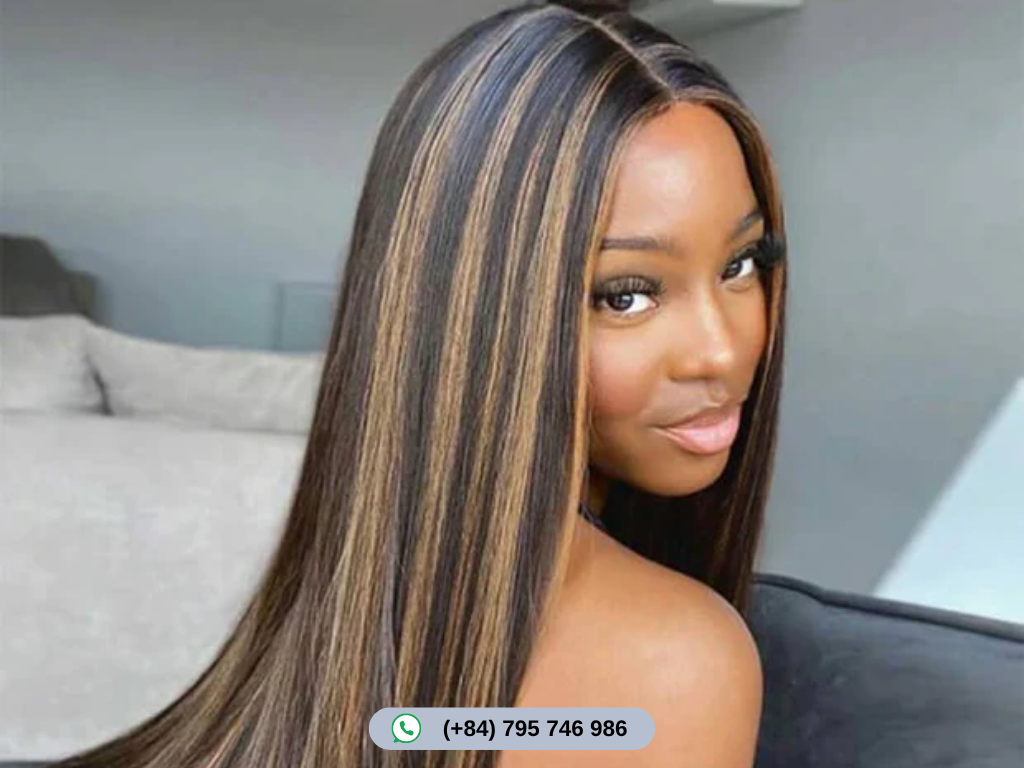 27 hair color highlights add dimension to this layered cut.