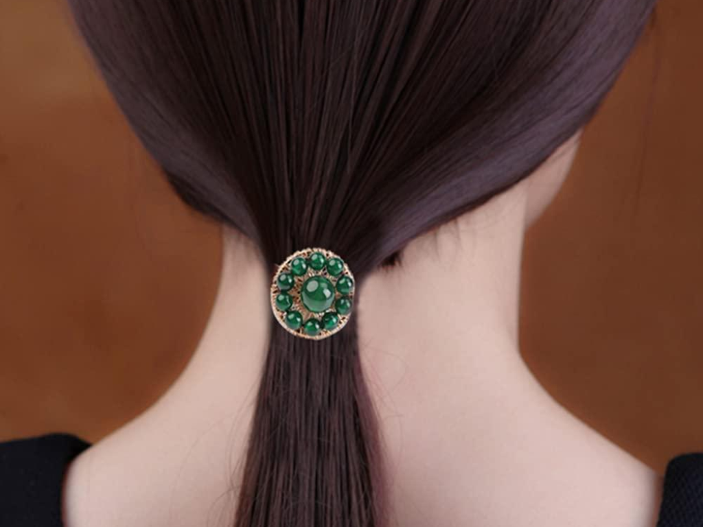 Top 32+ Chinese Hairstyles: Elegant History, Stylish Future 10 Loose Flowing Hair with Jade Accessories