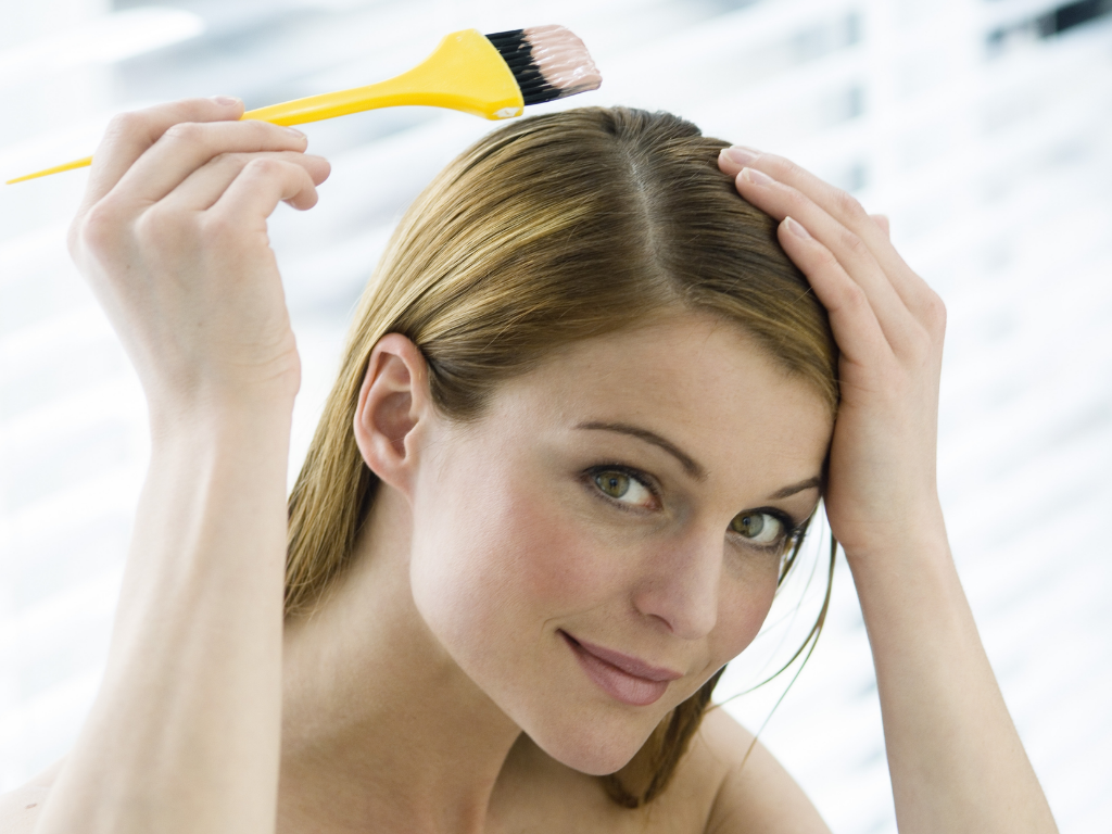 How to Fix Uneven Bleached Hair Easy at Home 4 How to Fix Uneven Bleached Hair - Dye the Hair to a Darker, Even Shade