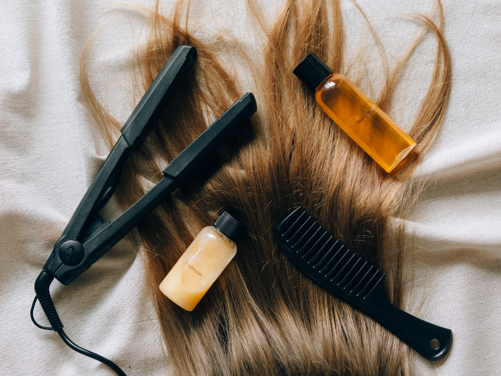 How to Prep and Style Hairstyles for Frizzy Hair Without the Fuss