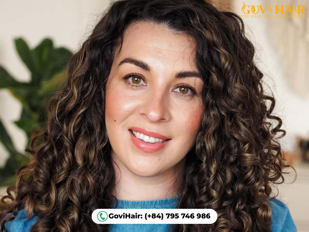 Curly hair has S-shaped curls from loose to tight