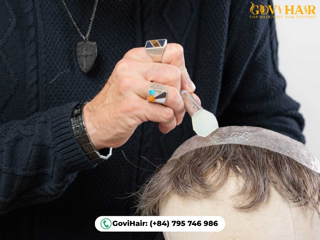 How to Attach a Hair Topper Without Clips: 5 Safe & Secure Methods 3 How to attach a hair topper with liquid adhesive