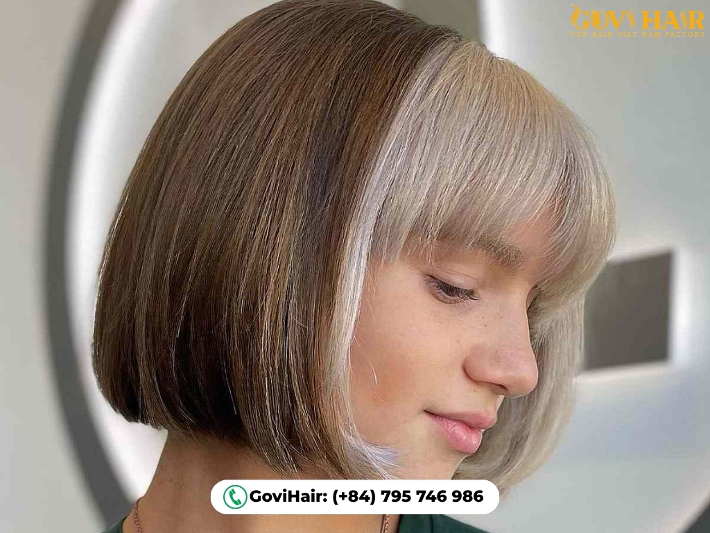 Blonde bangs money piece hairstyle