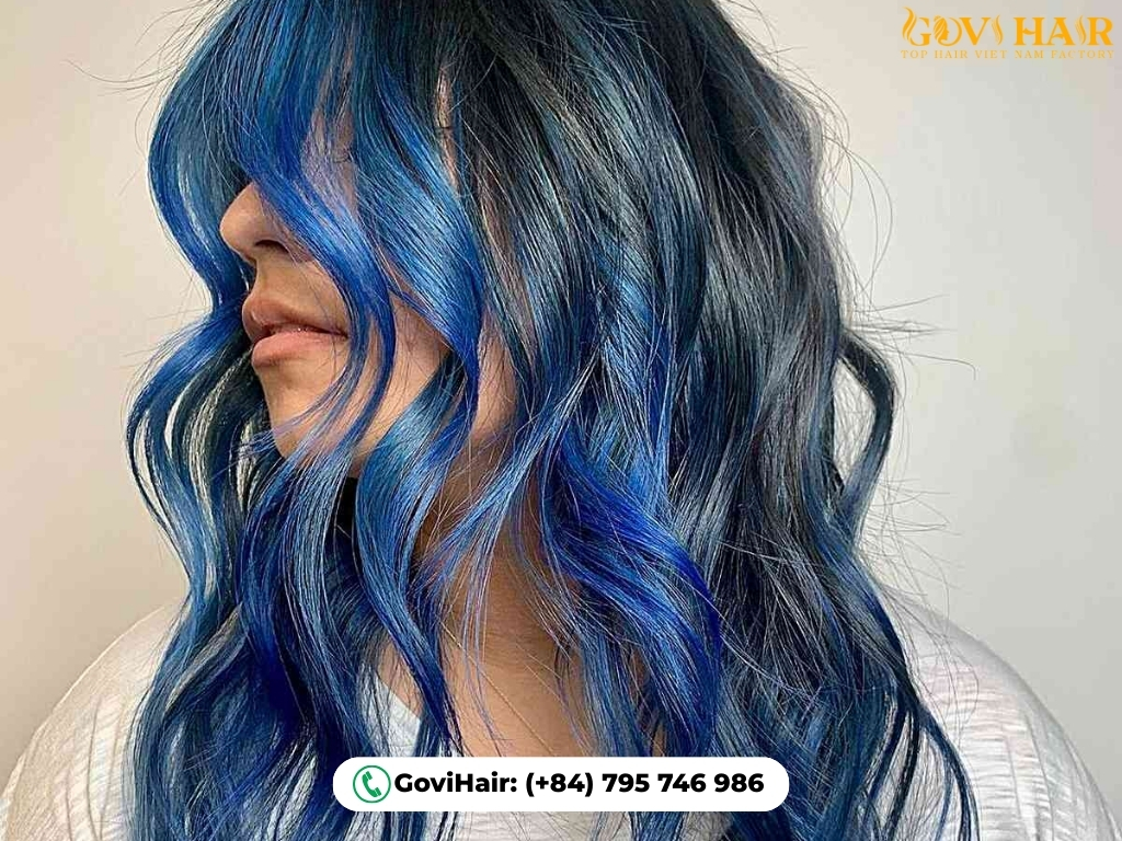 Elegant royal blue balayage hairstyle