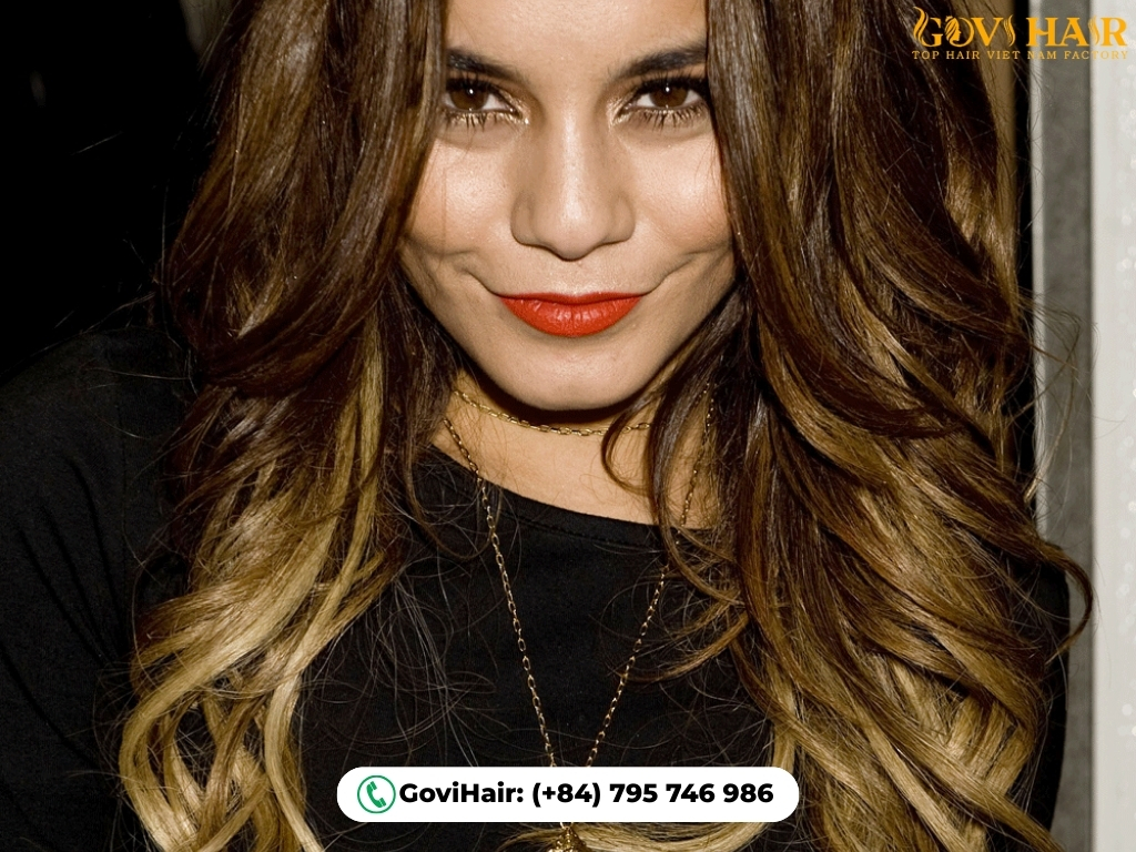 Grunge-inspired blonde dip dye hairstyle