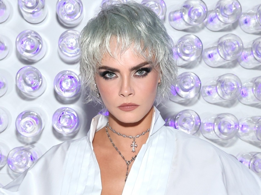 Metallic silver wolf cut with choppy layers