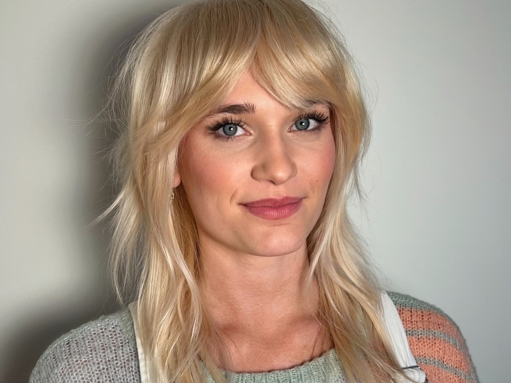 Piece-defined wolf cut with separated layers