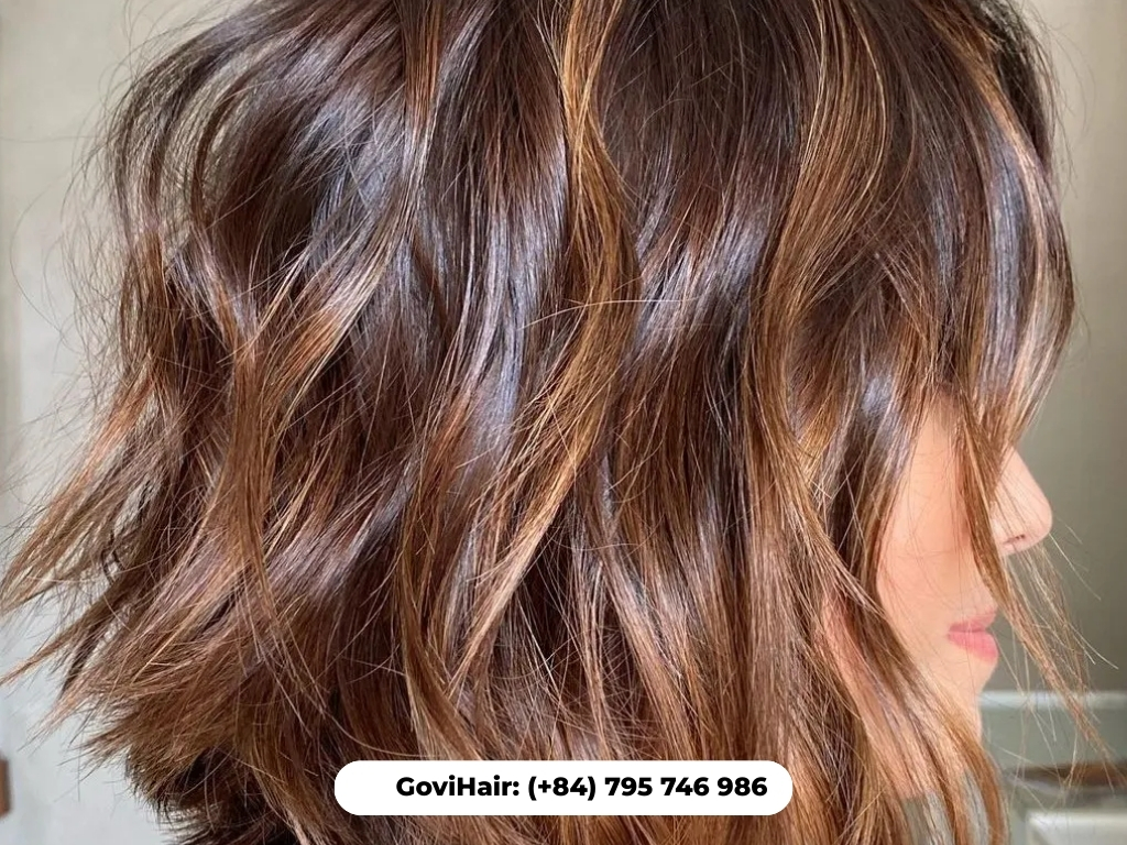 Subtle dimensional short bob weave