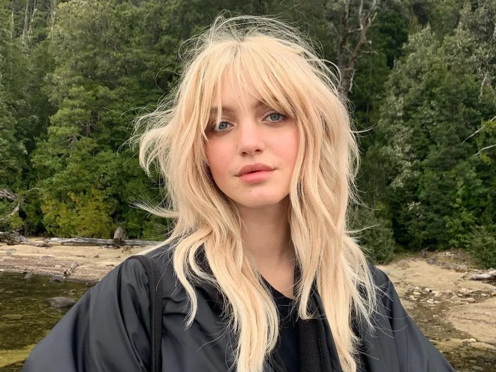 Ultra shaggy wolf cut with wild texture