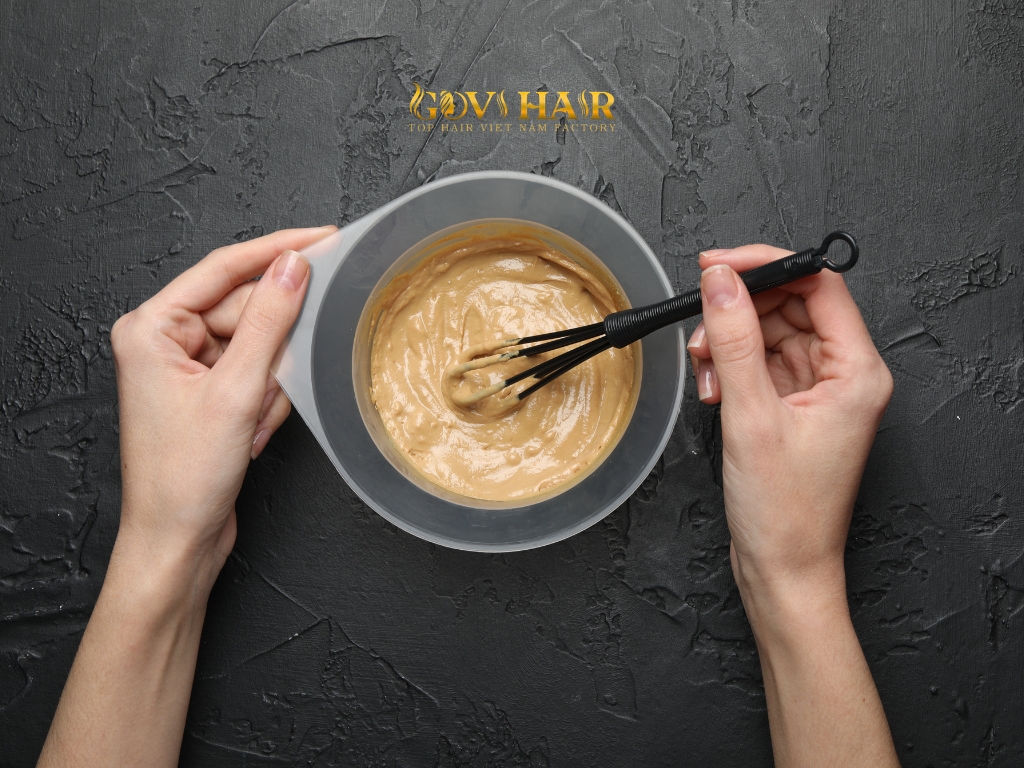 Popular remedies like oils, vitamin C, or clarifying shampoos can help fade color