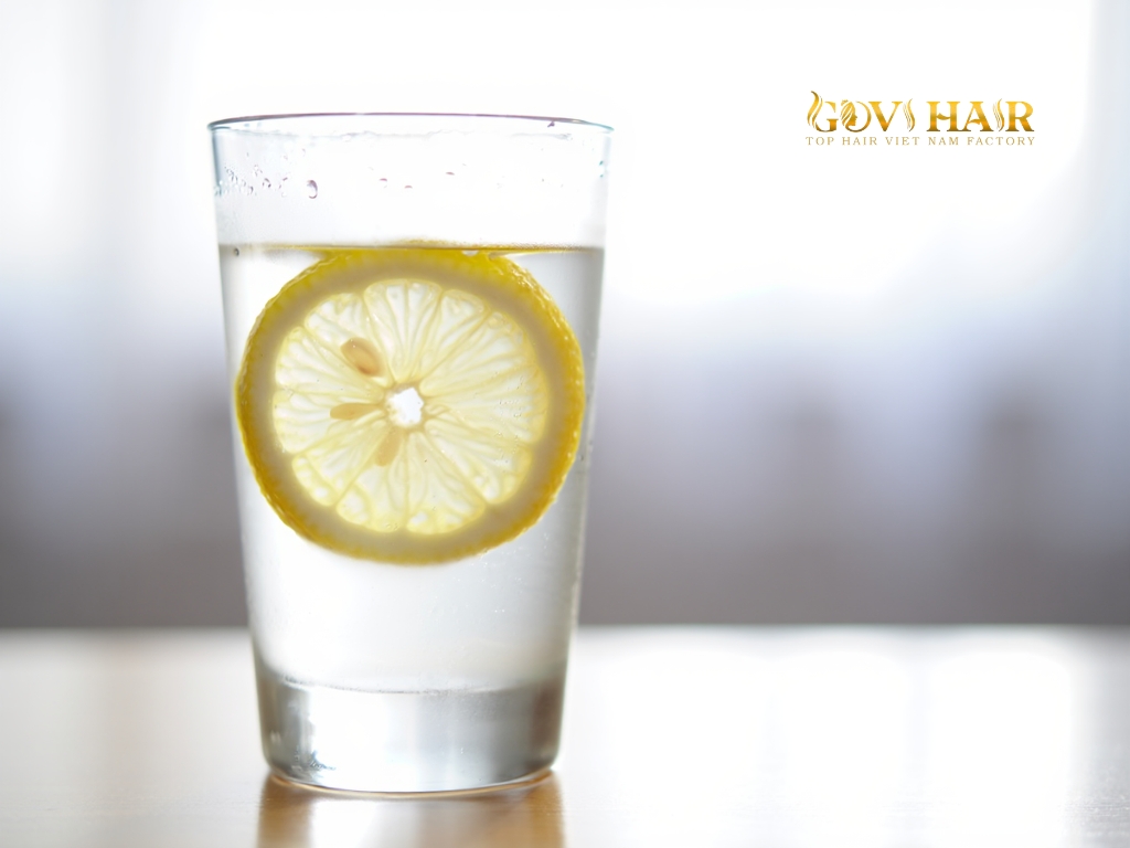 Both vinegar and lemon juice are acidic and help open the hair cuticle