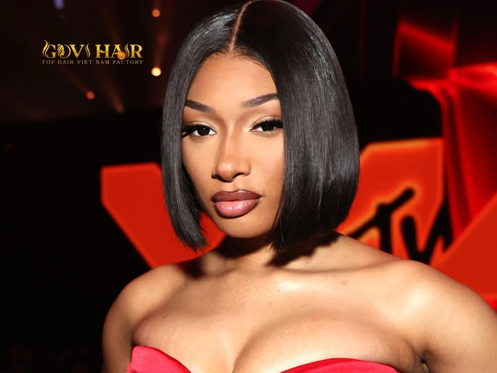 Straight Side-Part Asymmetric Lob is sleek, sharp, and fashion-forward