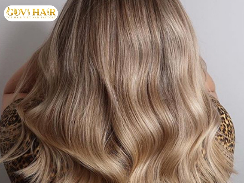 Sandy blonde hair texture smooth silky human hair