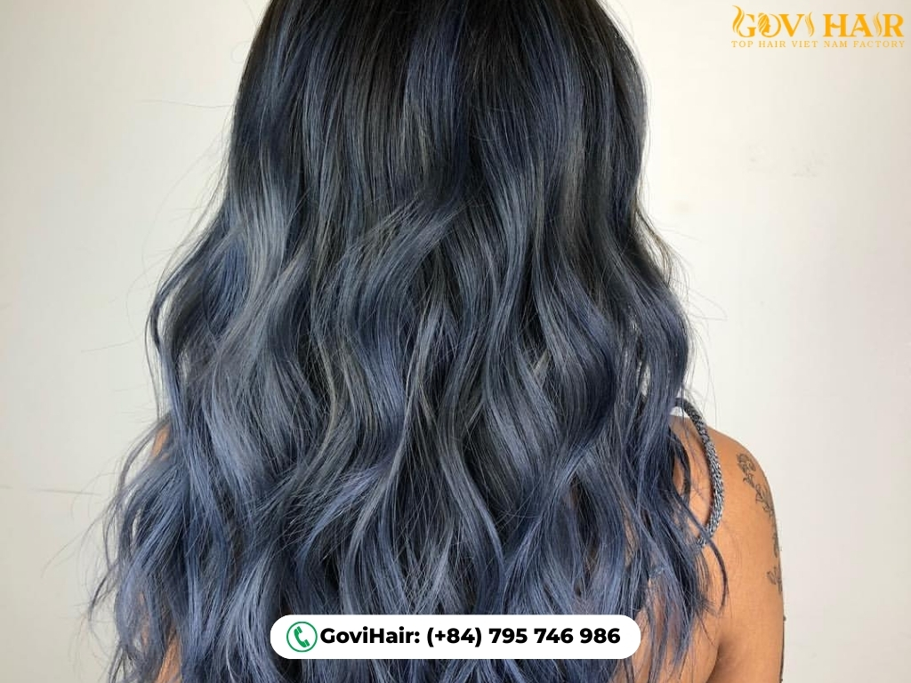 Cool Ash Dark Blue creates crisp, clean, cool-toned hair