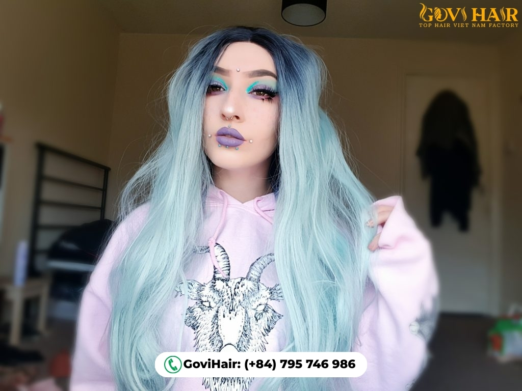 Icy Blue Queen Look blends dark navy roots with icy ends