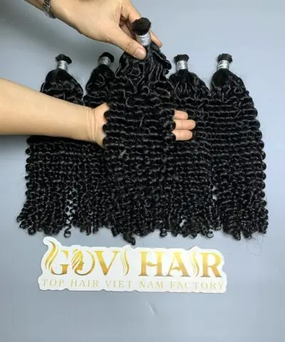 Burmese curly braiding hair held by hand