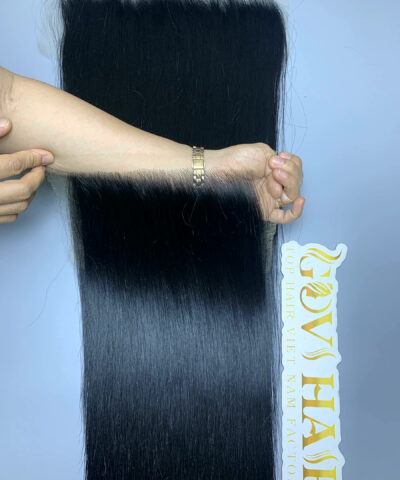 raw hair lace frontal 13x4 held by hand showing shine