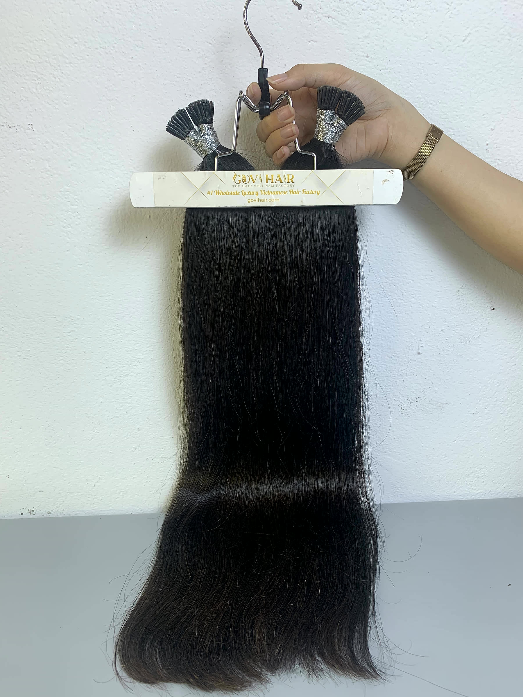 24 Inch I Tip Raw Hair Extensions Natural Straight Natural Black Wholesale 3 I tip hair extensions close up view 3