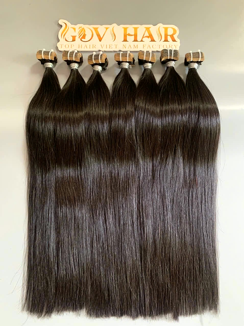 24 Inch Raw Vietnamese Tape In Hair Extensions Natural Straight Wholesale 2 raw tape in hair extensions close up view 2