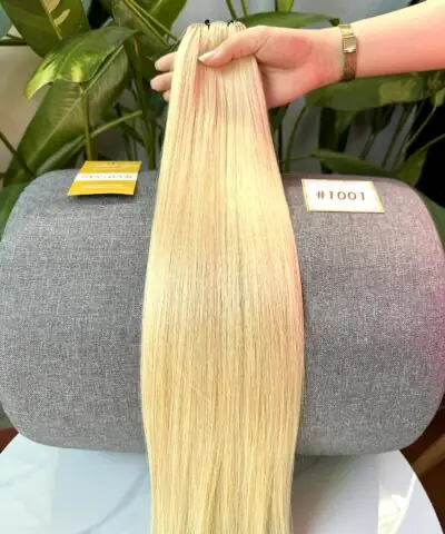 24 inch lightest blonde hair extensions hand held