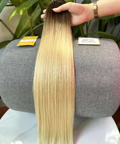 24 inch arctic blonde hair extensions hand held