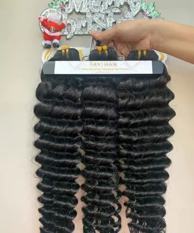 Raw deep wave bundles 26 inch held by hand