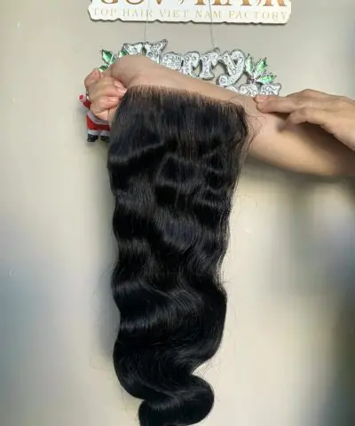 6x6 closure body wave held on arm