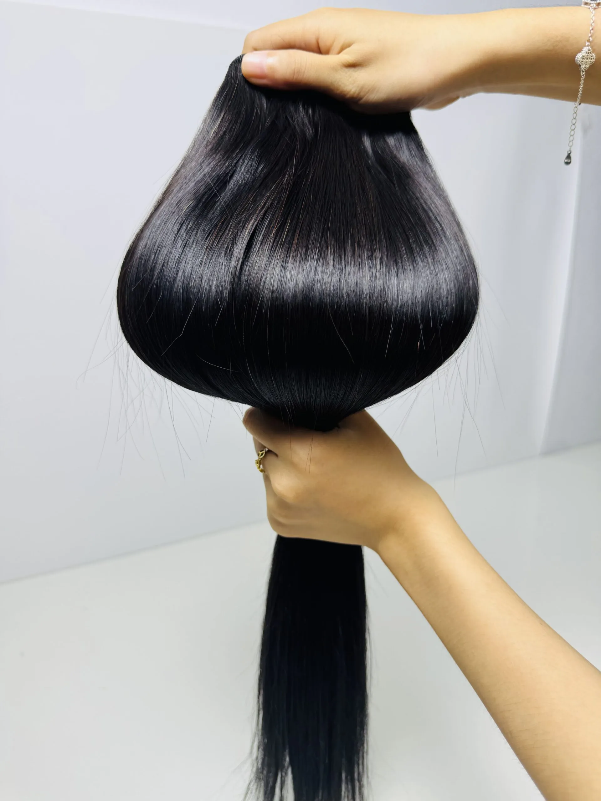 Bone Straight Machine Weft Hair Extensions 22 Inch #1 Jet Black Color for Beauty Salons 3 Bone Straight Machine Weft Hair Extensions 22 Inch #1 Jet Black Color