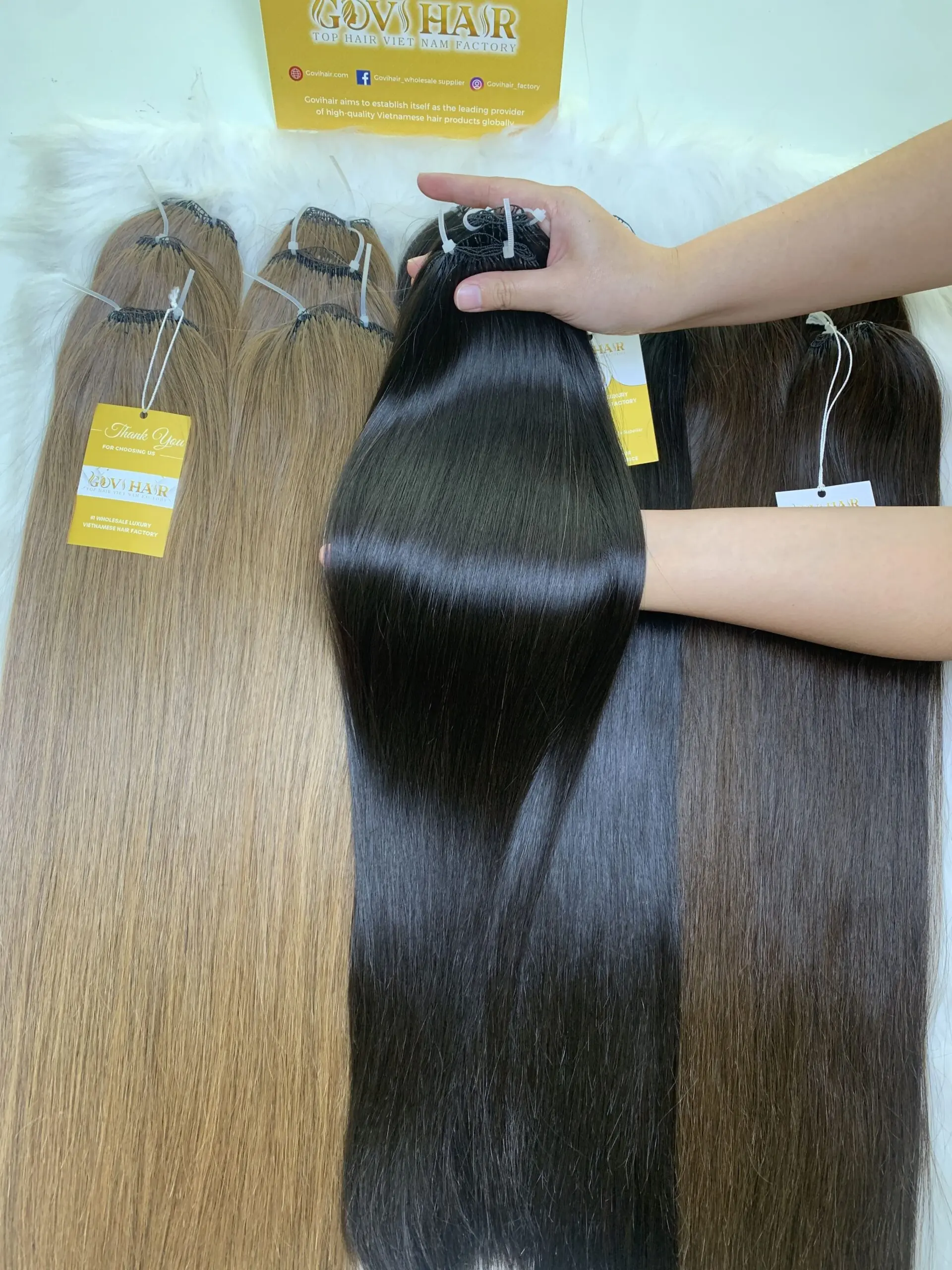 22 Inch Straight Natural Black Color Feather Weft Hair Extensions for Salon Owners 3 22 Inch Straight Natural Black Feather Weft Hair Extensions