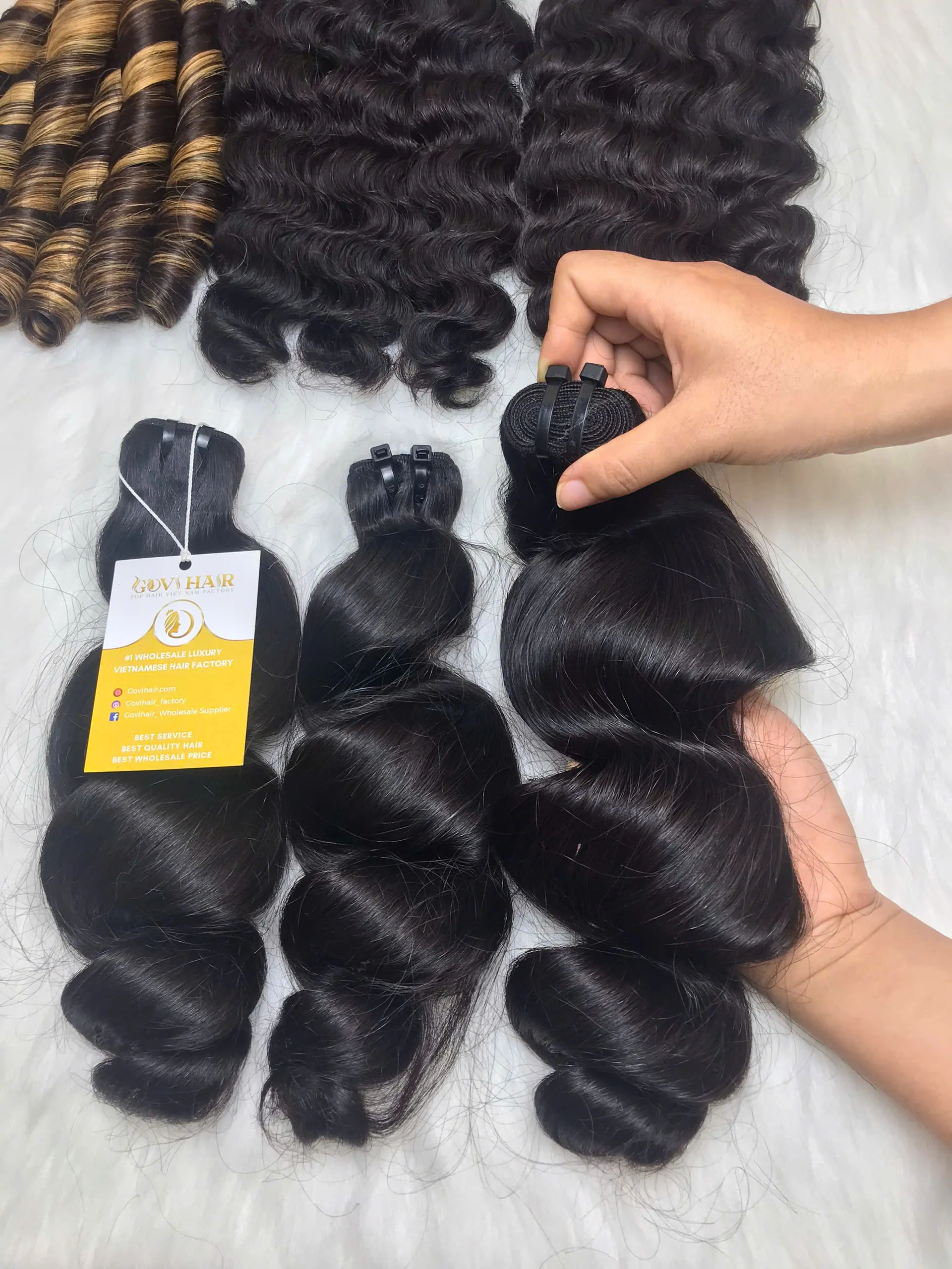 Loose Wave Machine Weft Hair Extensions Natural Color 1 Loose Wave Machine Weft Hair Extensions Natural Color