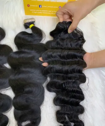 Alternative view of Wavy Machine Weft Hair Extensions 28 Inch Natural Color Premium Human Hair