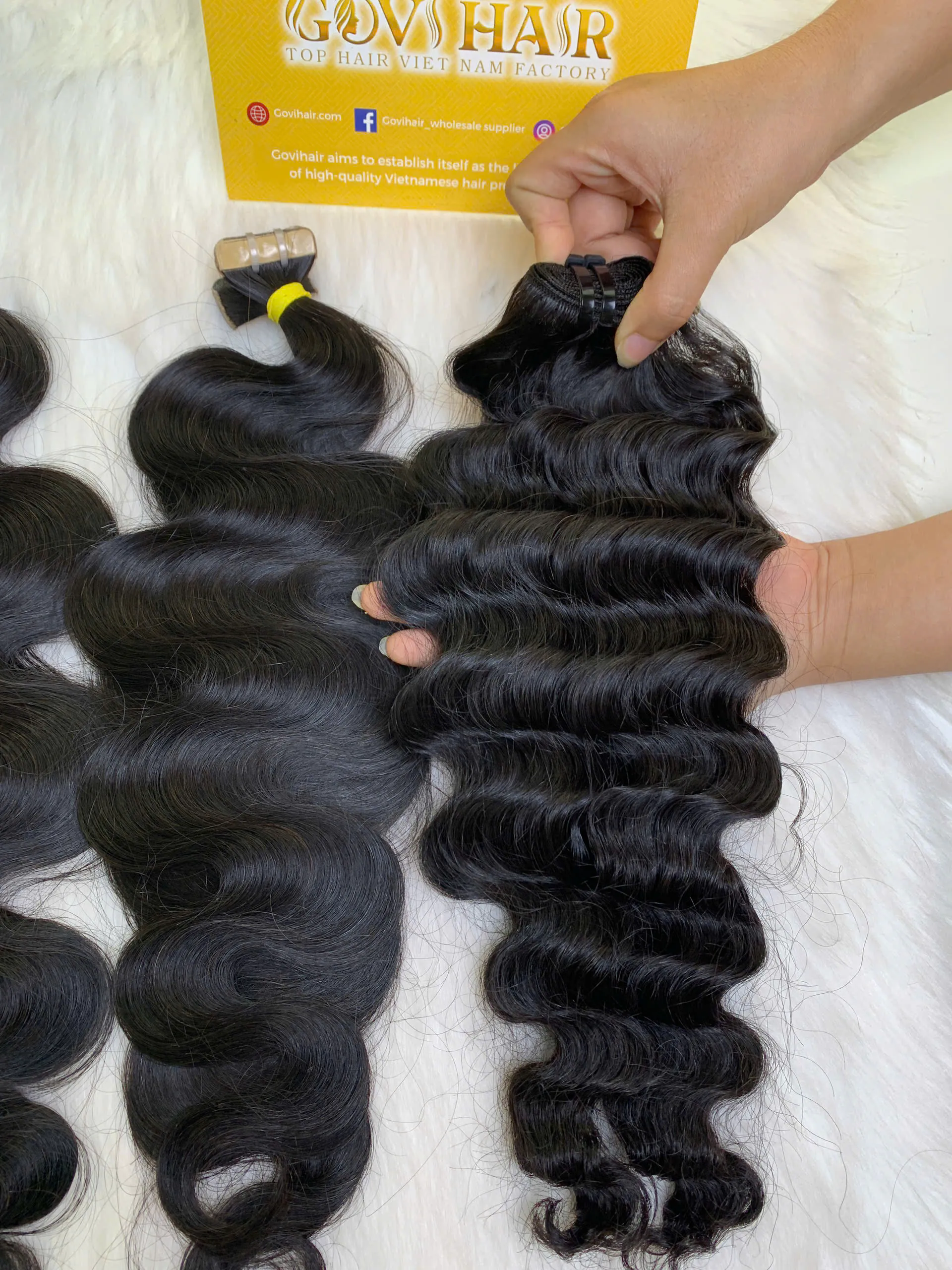 Wavy Machine Weft Hair Extensions 28 Inch Natural Color Premium Human Hair 2 Wavy Machine Weft Hair Extensions 28 Inch Natural Color Premium Human Hair - Image 2