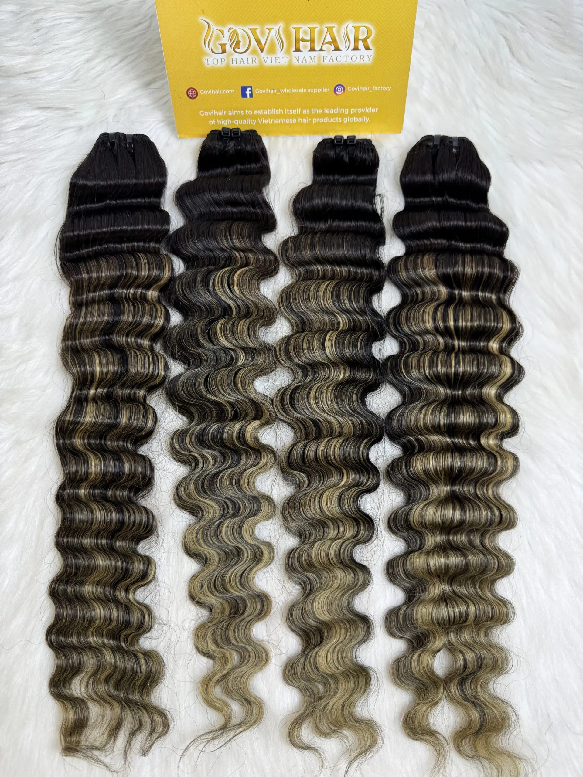 Wavy Machine Weft Hair Extensions 26 Inch Ombre Highlight Color