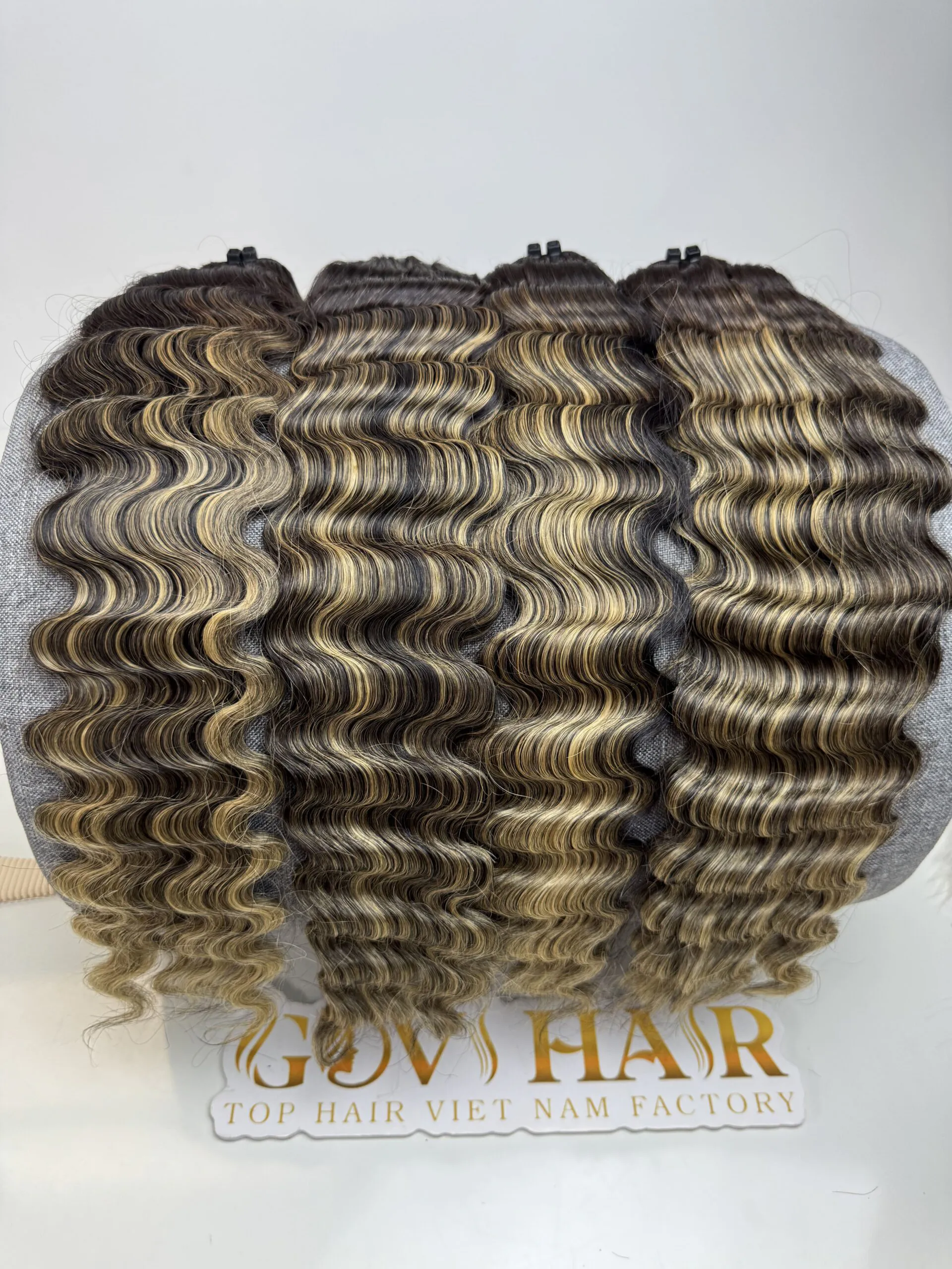 Wavy Machine Weft Hair Extensions 26 Inch Ombre Highlight Color