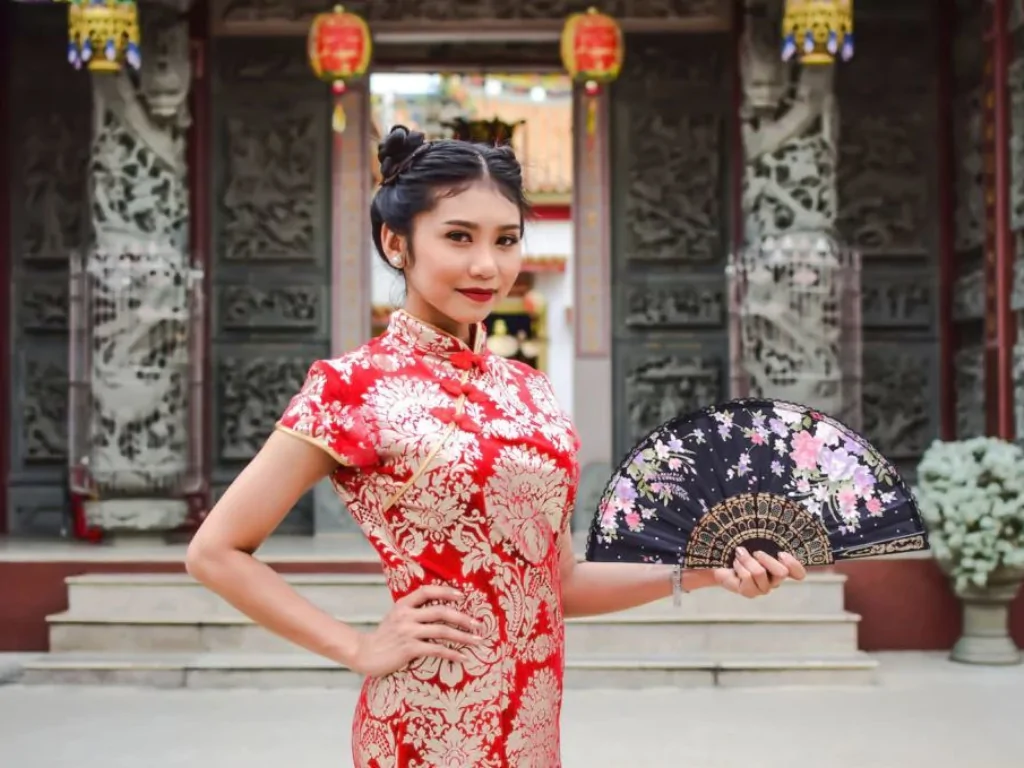 Double Buns are modern Chinese hairstyles 
