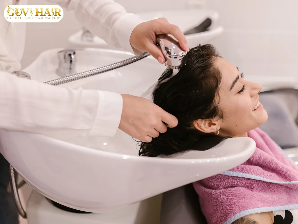 Put Hair Extensions in Ponytail