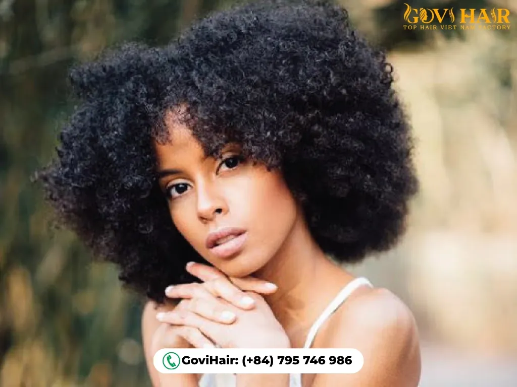 Kinky hair with tight coils, zig-zag pattern