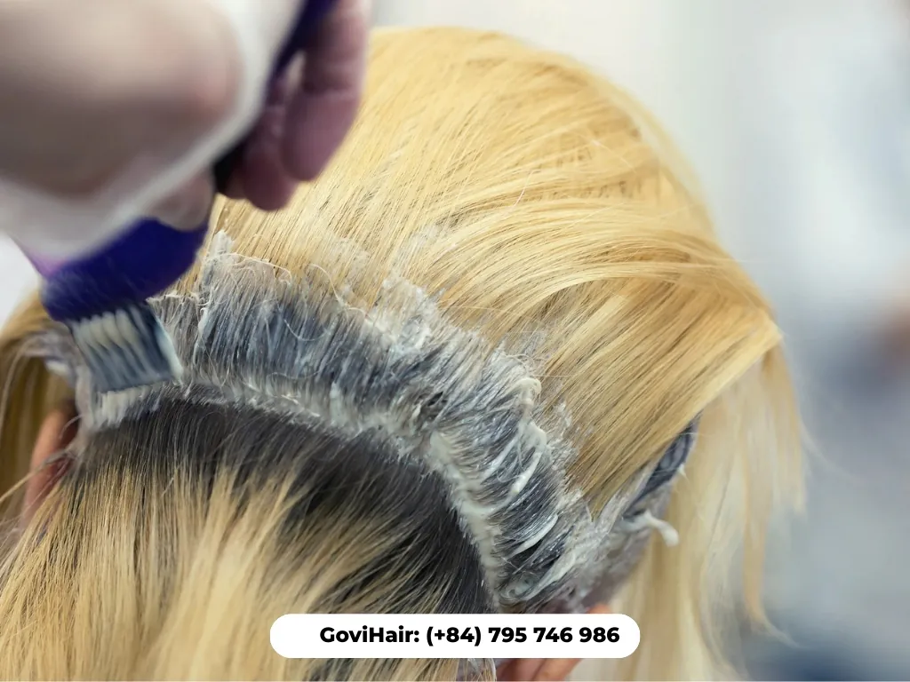 Can You Put Bleach on Wet Hair? A Complete Guide to Doing It Safely 3 Pros and Cons of Bleaching Wet Hair