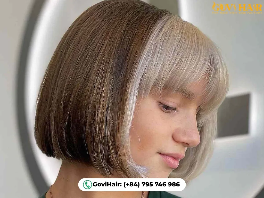 Blonde bangs money piece hairstyle