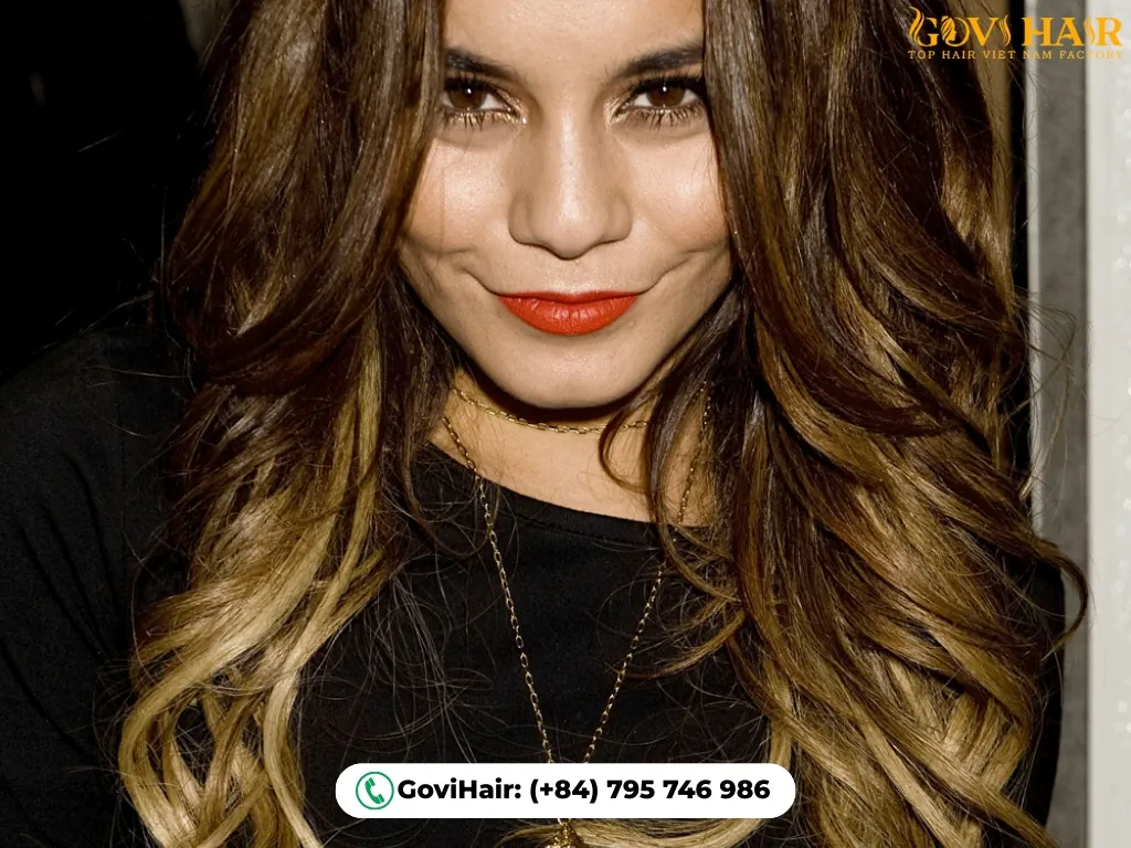 Grunge-inspired blonde dip dye hairstyle