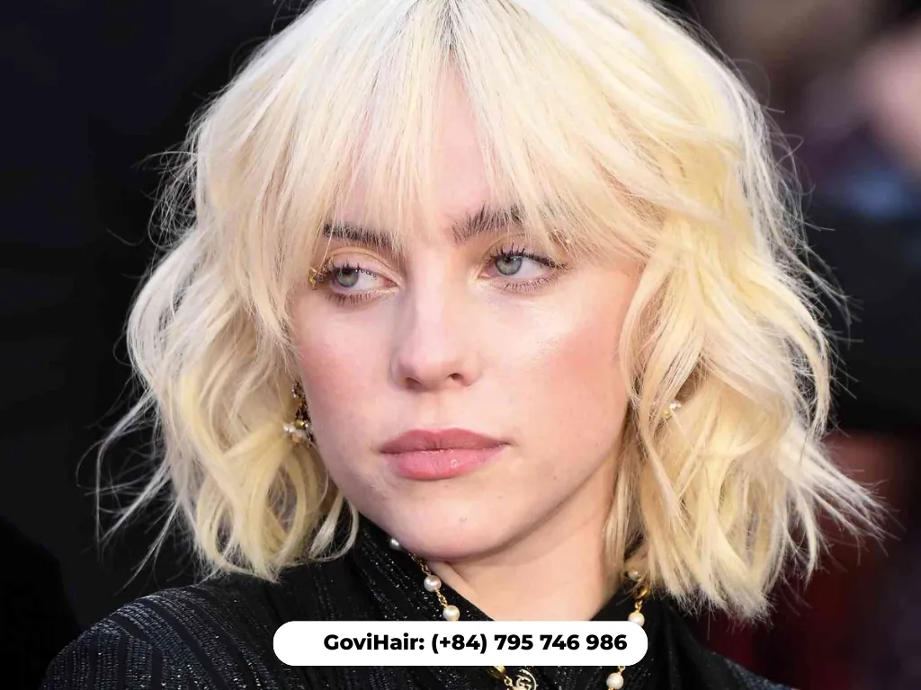 Textured wavy bob with fringe