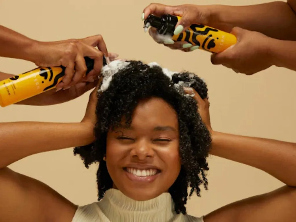 Water Wave Wig Maintenance: Complete Guide to Keep Hair Wet 6 Apply mousse or cream while your hair is damp