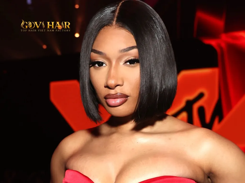 Straight Side-Part Asymmetric Lob is sleek, sharp, and fashion-forward