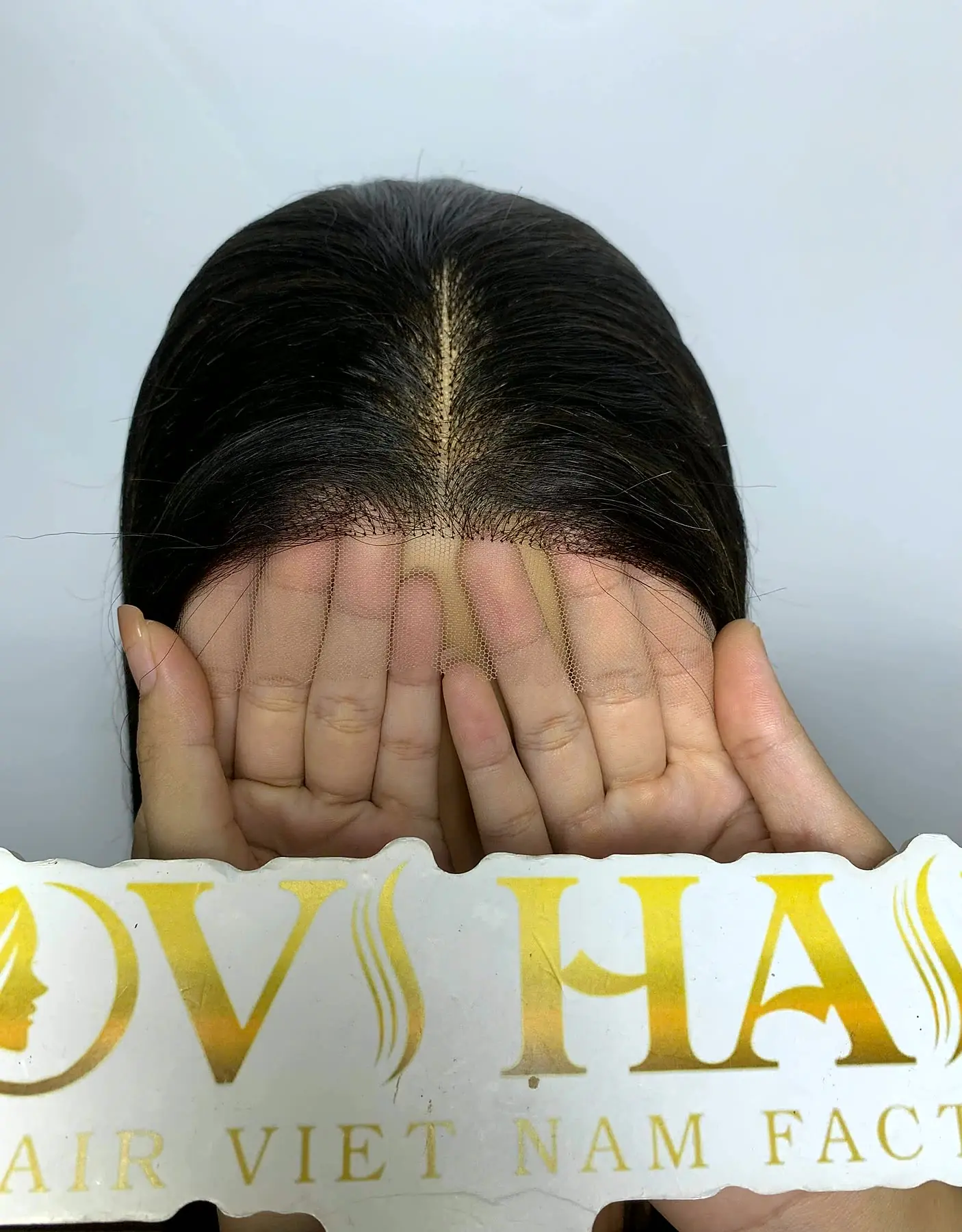 28 inch wig closure held by hand