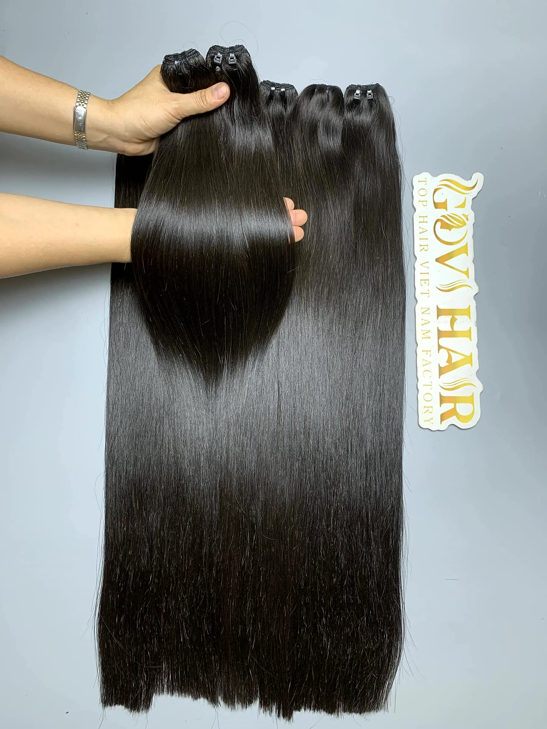 28 Inch Raw Human Hair Bundles Bone Straight Natural Black Wholesale 1 raw hair bundles held by hand showing shine