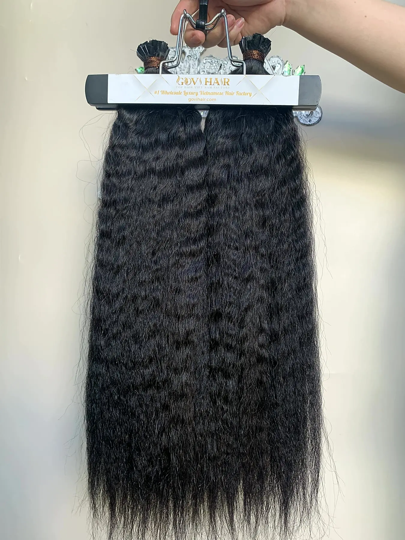 Kinky straight K tips on Govihair hanger