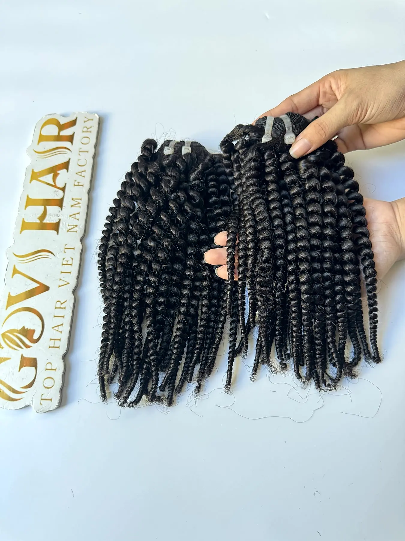 Spring curl hair extensions with Govihair logo